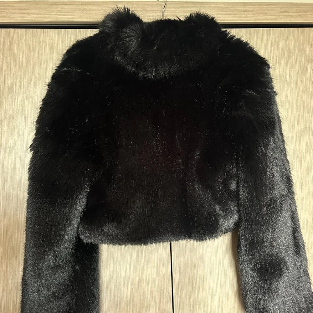 ALO Opulent Faux Fur Cropped Jacket - M - Picture 3 of 6